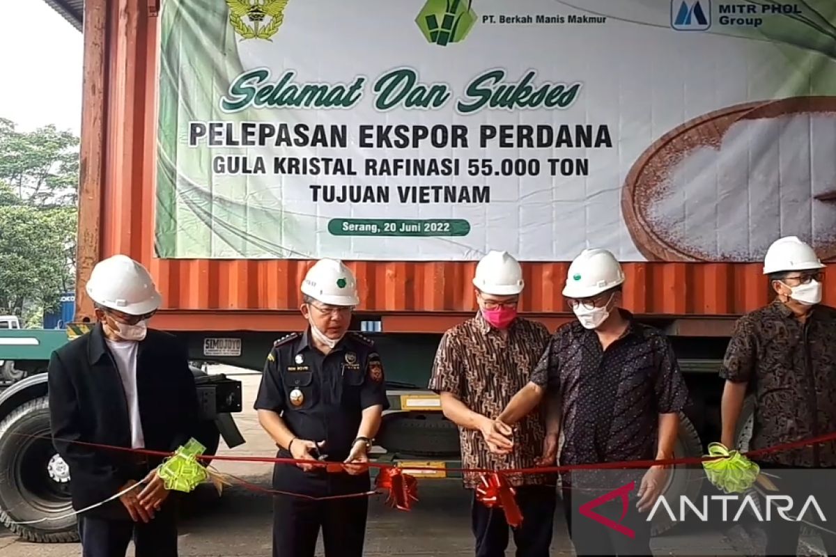 Bea Cukai Merak lepas ekspor perdana 55.000 ton gula kristal rafinasi PT BMM ke Vietnam