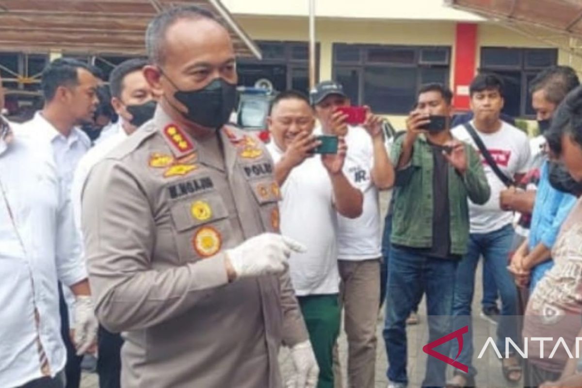 Omzet jutaan rupiah, Polisi tangkap 28 orang pejudi sabung ayam di Palembang