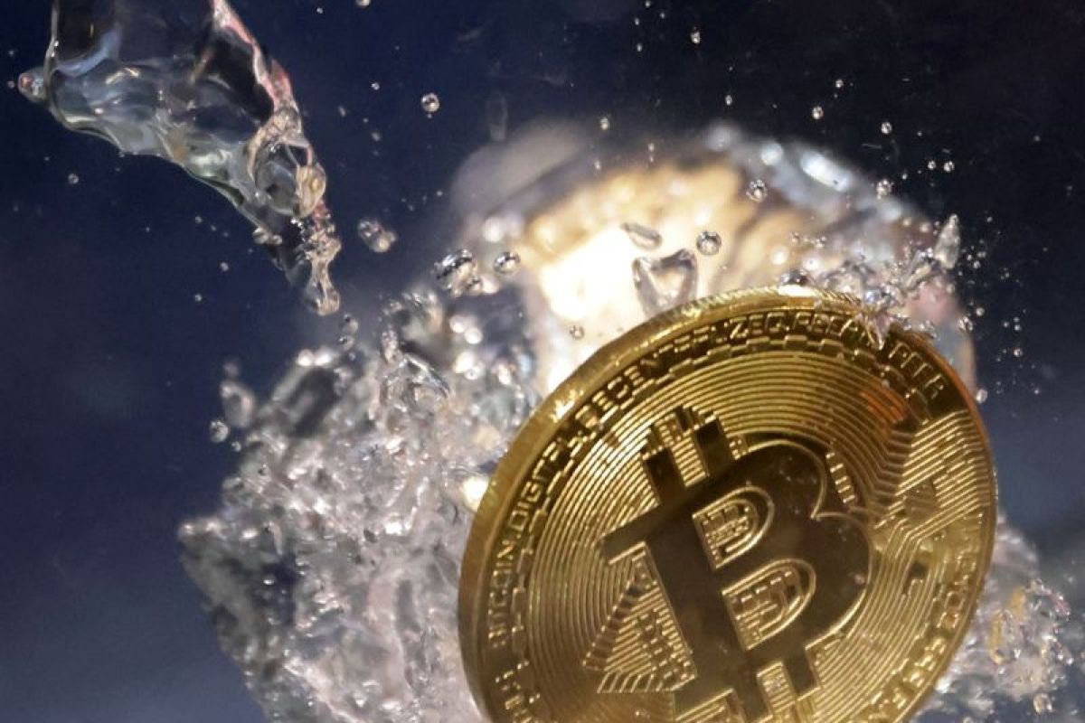 Analis: Bitcoin lesu didorong perubahan outlook suku bunga AS - ANTARA