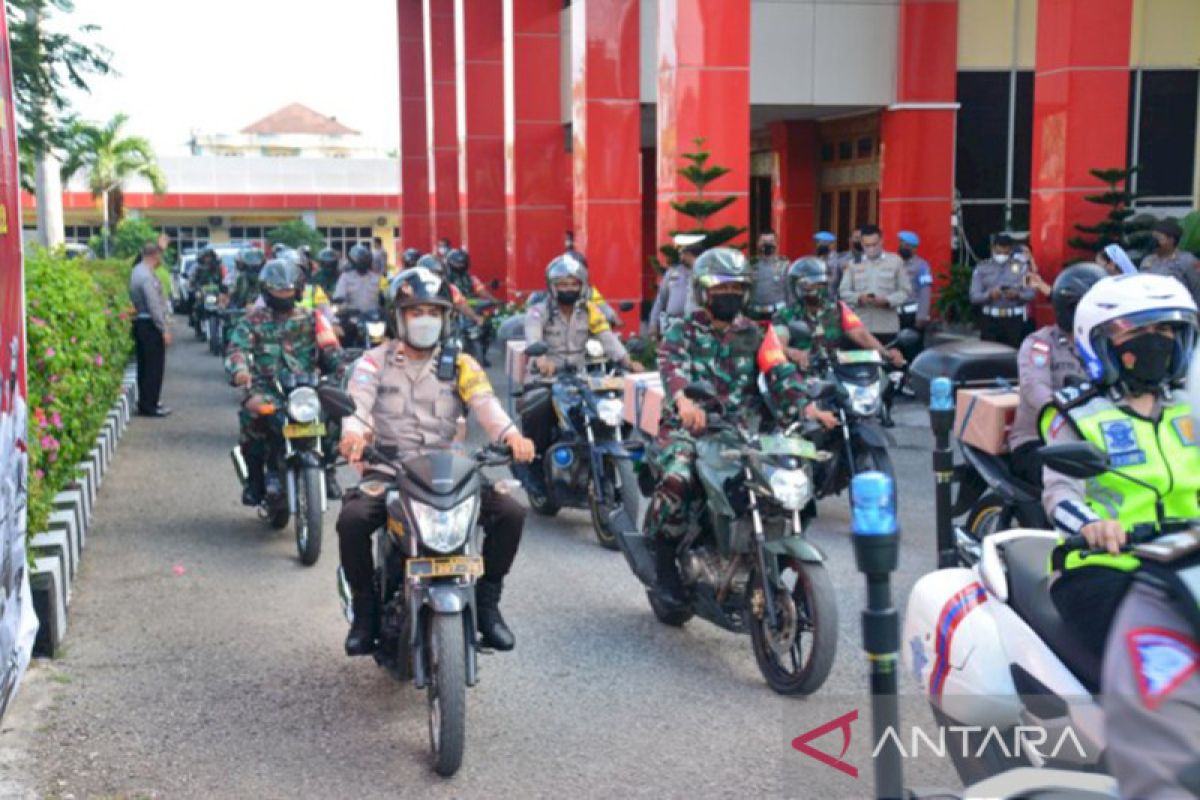 Polda NTT berikan bantuan 1.000 paket sembako bagi keluarga kurang mampu