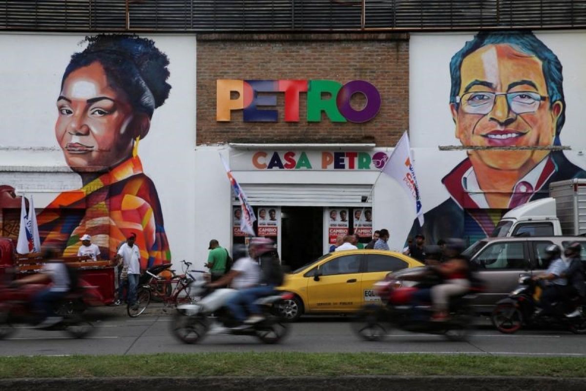 Mantan gerilyawan Gustavo Petro berhasil menang Pemilu Presiden Kolombia