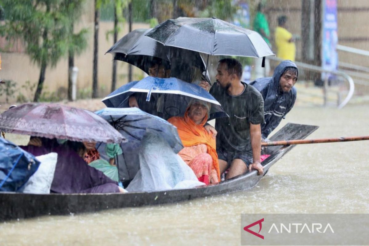 Jutaan korban banjir besar di Bangladesh dan India tunggu bantuan