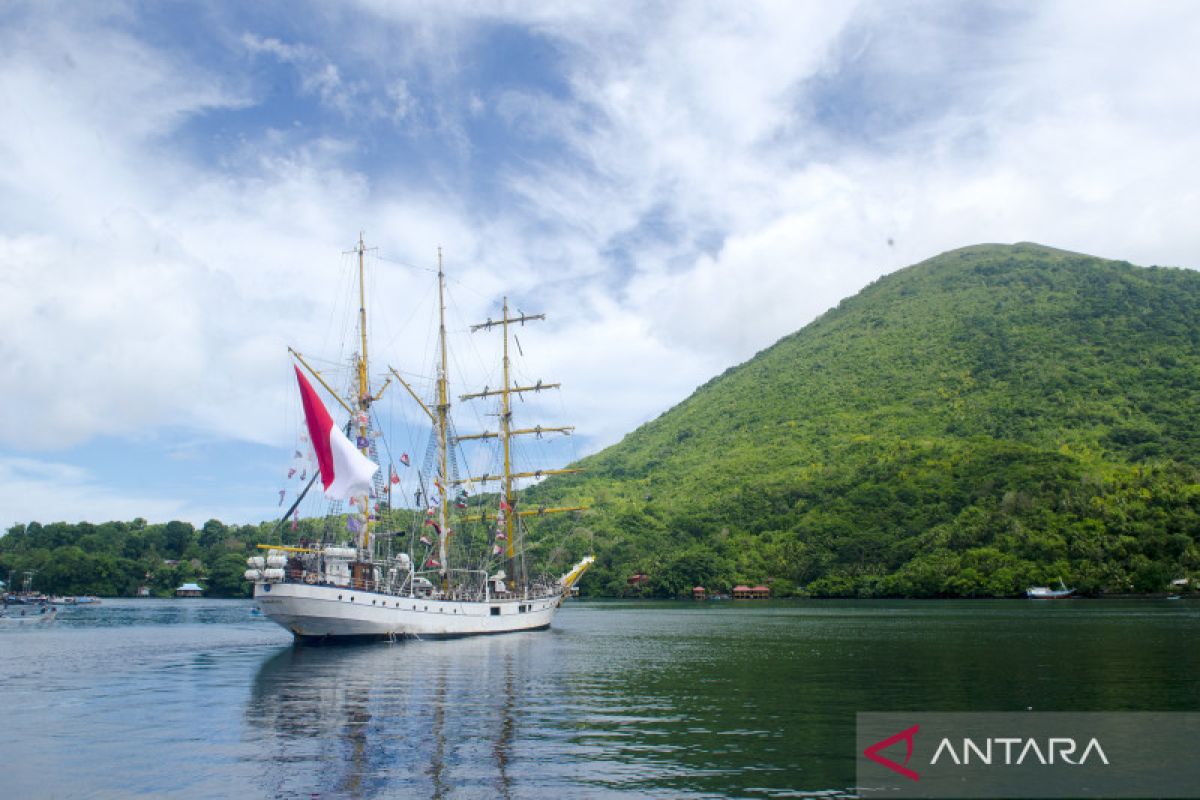 KRI Dewaruci tinggalkan Kepulauan Banda menuju Kupang