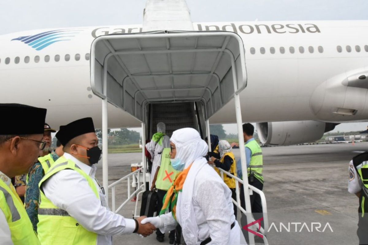 Kloter 10 Take Off, Dolly antarkan 83 Calhaj Tapsel hingga tangga pesawat