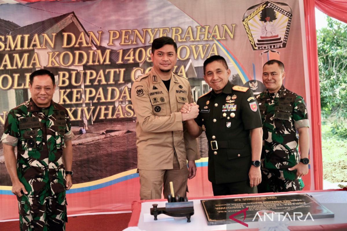 Pangdam XIV/Hasanuddin terima penyerahan asrama prajurit dari Pemkab Gowa