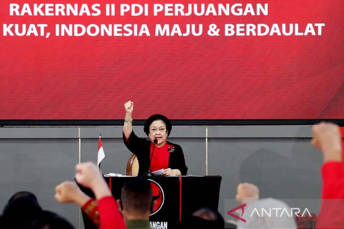 Megawati: Siapa yang berbuat manuver, silakan keluar