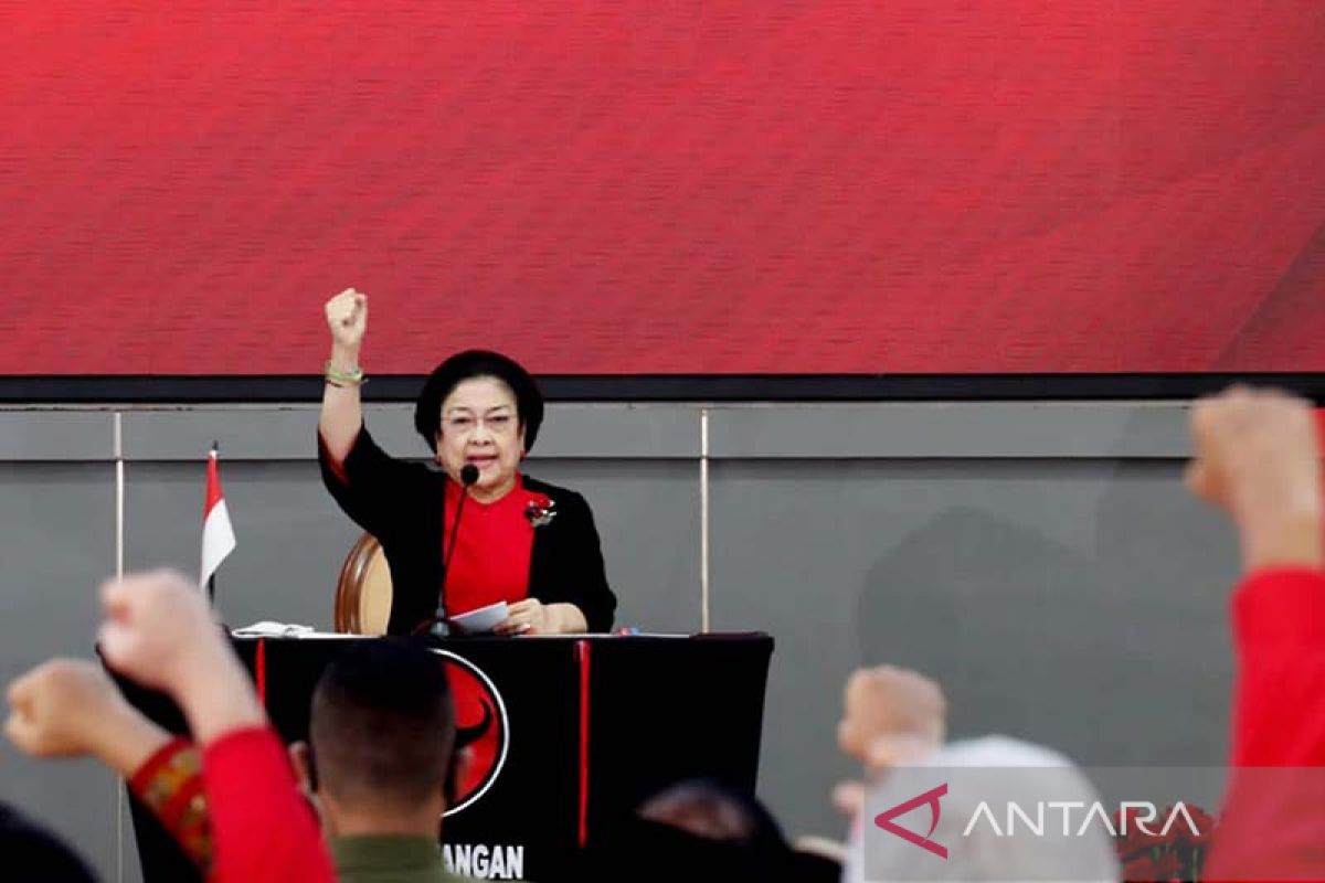 Megawati: Siapa yang berbuat manuver, silakan keluar