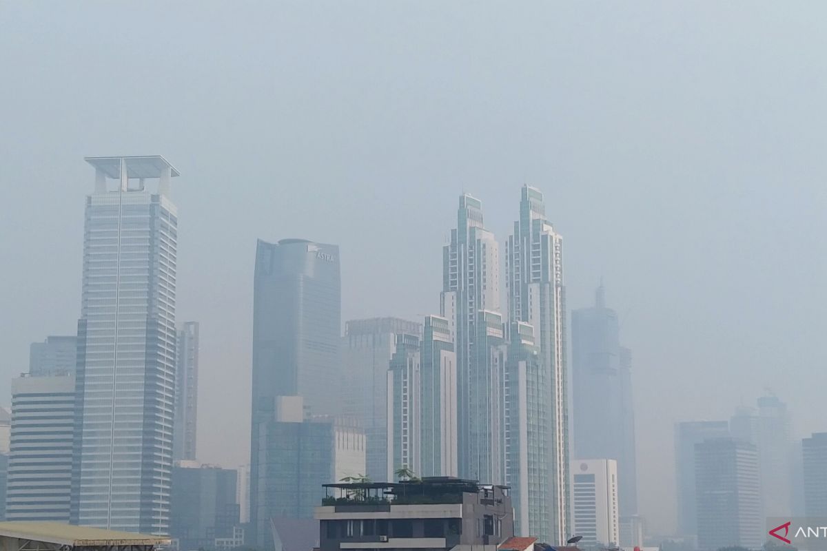 Baswedan to revoke permit of companies producing excessive pollution