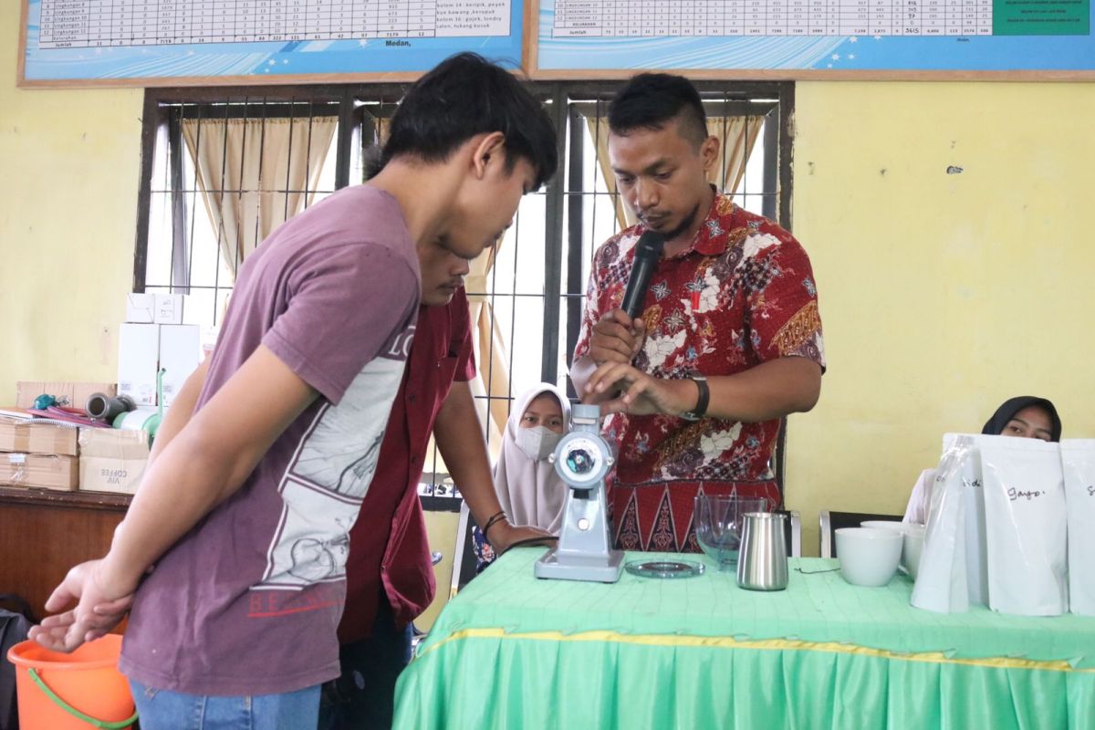25 remaja ikuti pelatihan barista kopi di Medan
