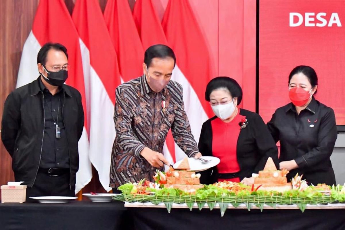 Kejutan, PDI Perjuangan hadiahi nasi tumpeng ulang tahun ke Jokowi