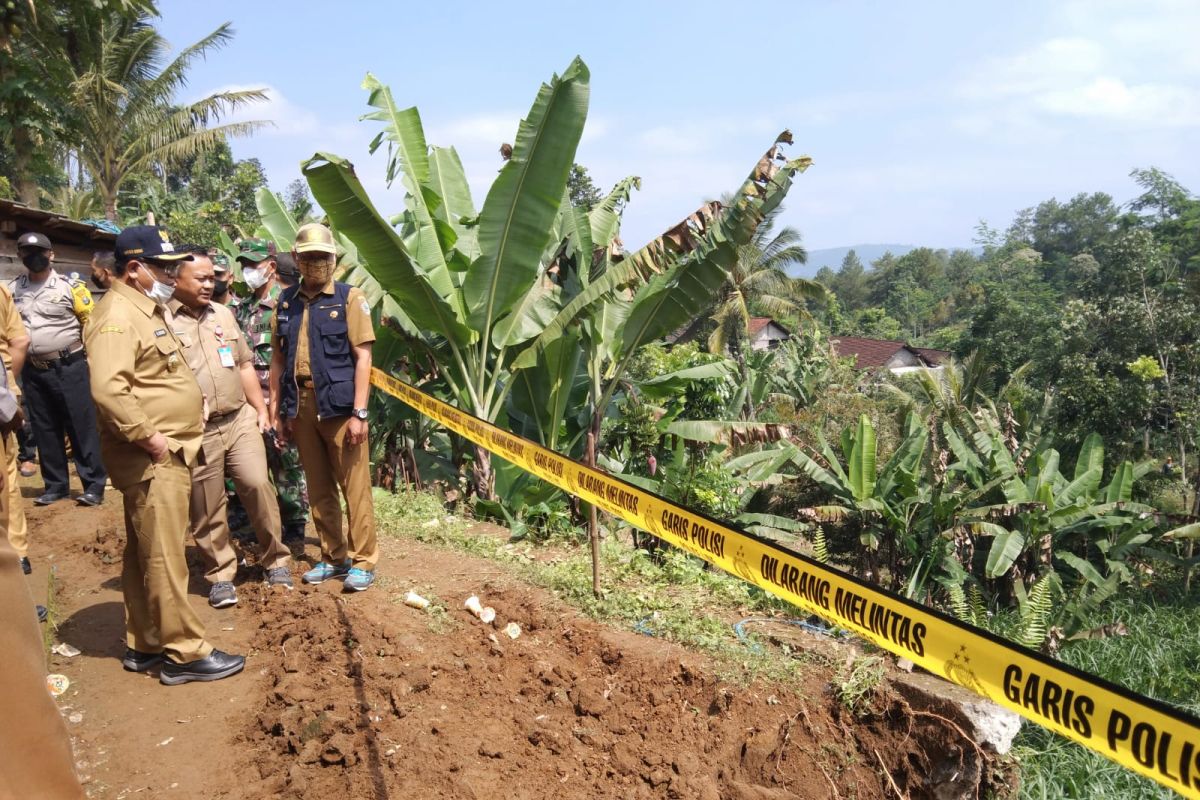 Pemkab Tulungagung salurkan bantuan korban terdampak longsor