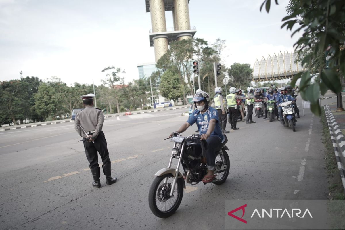 Polisi putar balik Bobotoh yang akan nonton Persib di Si Jalak Harupat