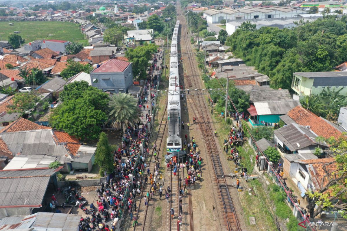 PU PR  sebut perlu Rp300 triliun untuk "bereskan" perlintasan kereta