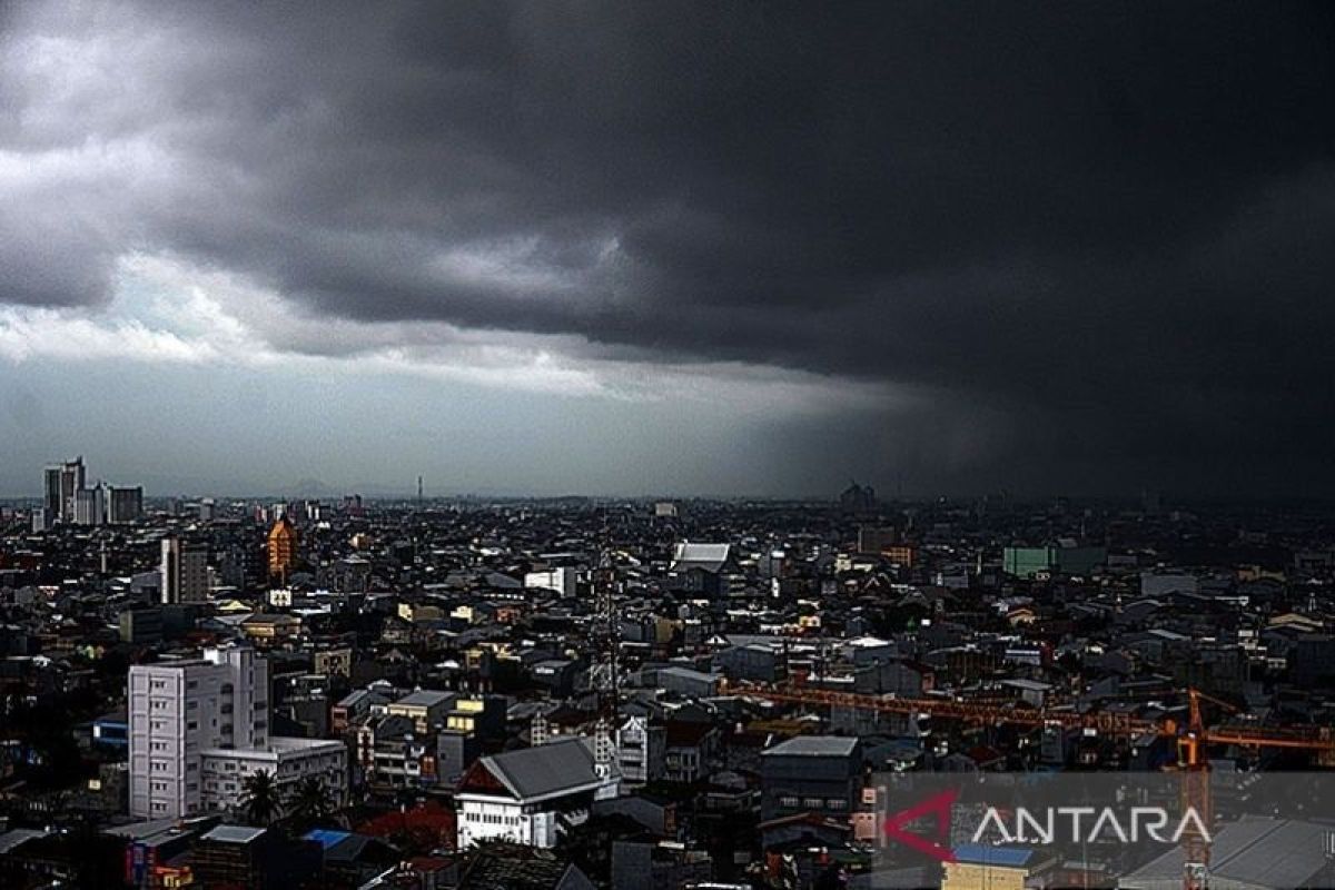 BMKG prakirakan hujan landa mayoritas kota di Indonesia