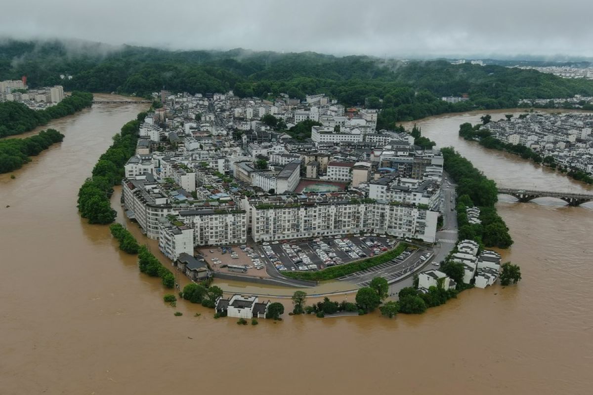 Hujan lebat akibatkan sungai meluap, paksa evakuasi massal di China