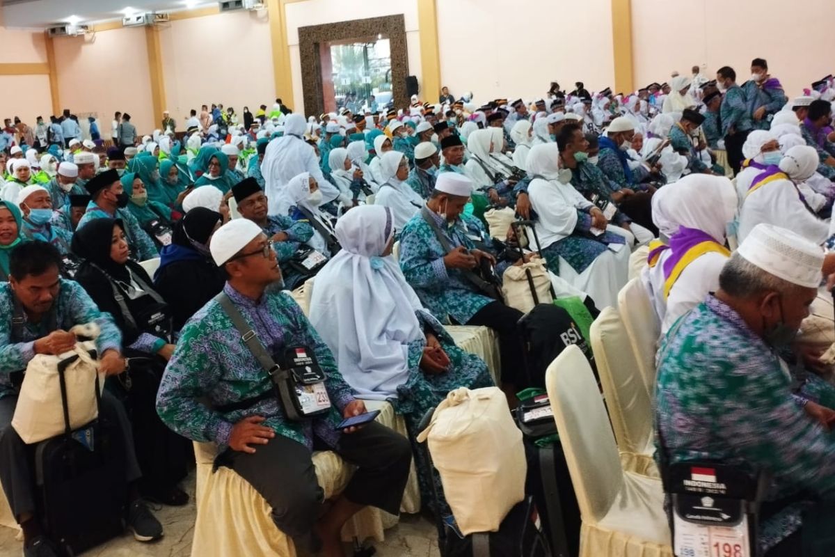 Bupati Tapsel berangkatkan jamaah haji Kloter 10 Embarkasi Medan