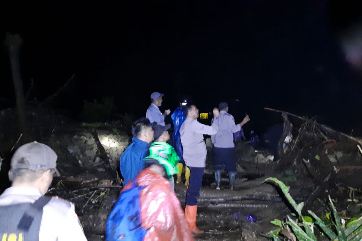 Satu orang meninggal dunia tertimbun longsor di Talamau Pasaman Barat