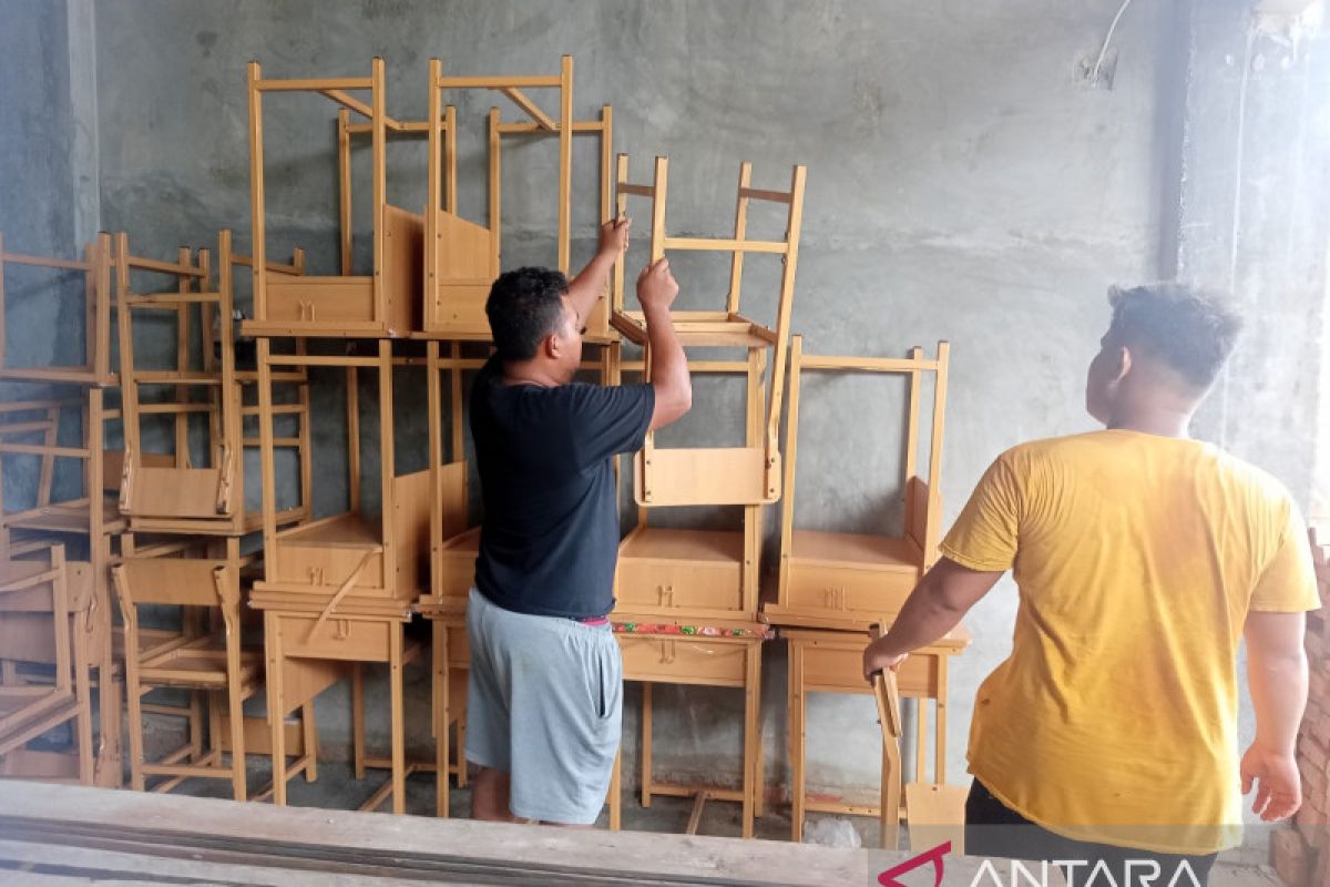 Empat tahun belum dilunasi Dinas Pendidikan, meja dan kursi di SLB di Pekanbaru ditarik vendor