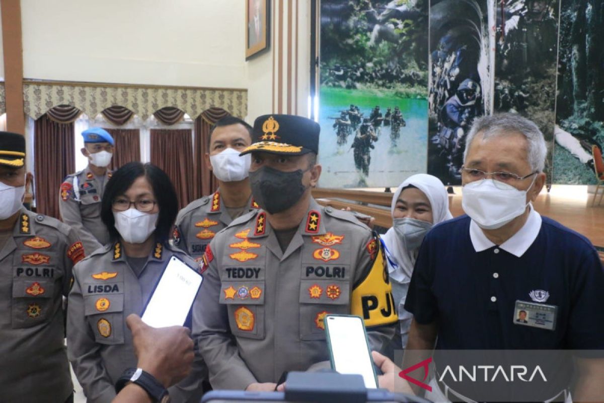 Polda Sumbar khitan ribuan anak peringati HUT Bhayangkara