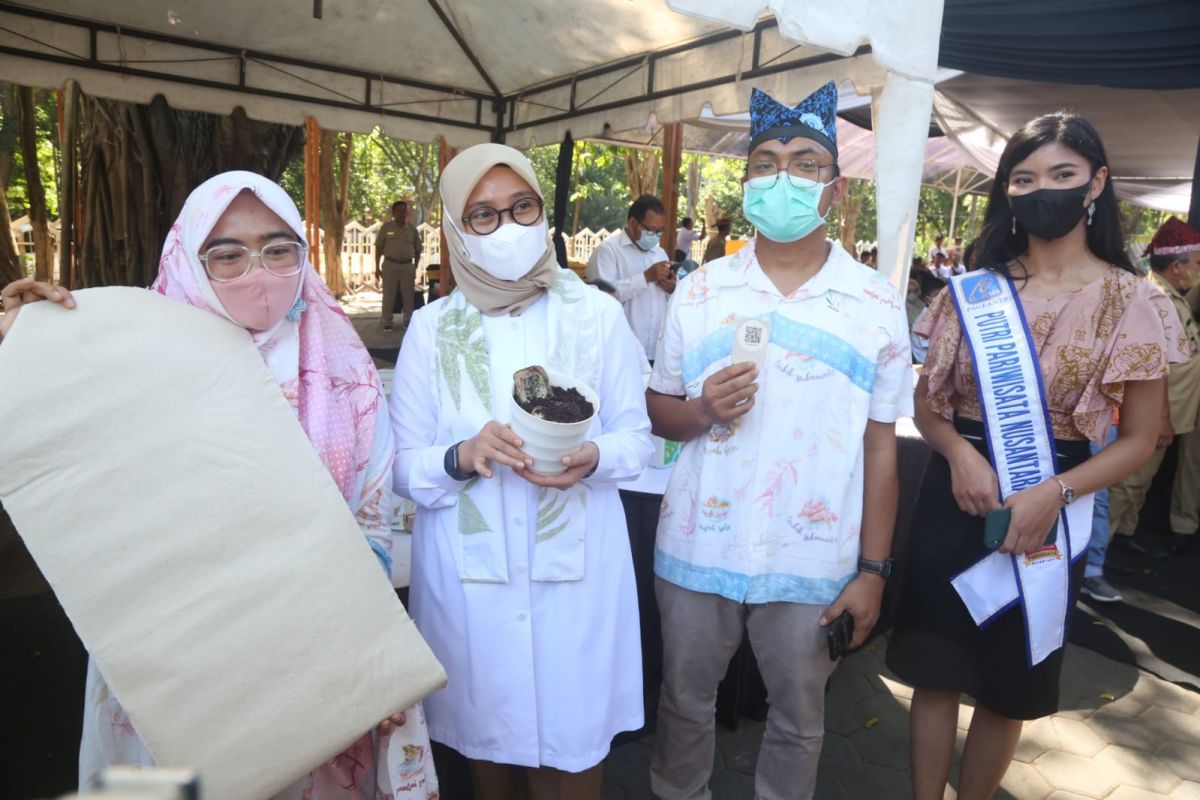 Kampanyekan bijak kelola sampah lewat Banyuwangi Festival Creative Recycled