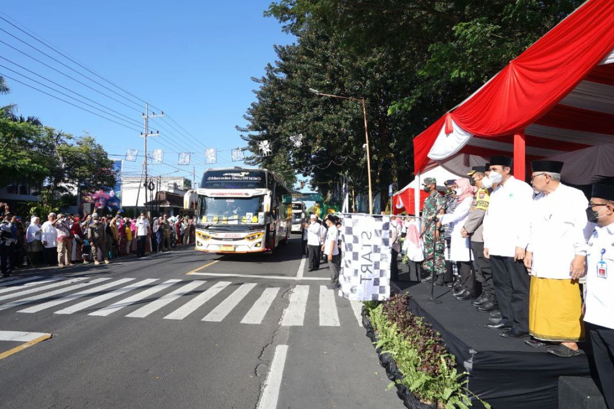 Bupati Banyuwangi lepas 444 calon haji menuju Tanah Suci