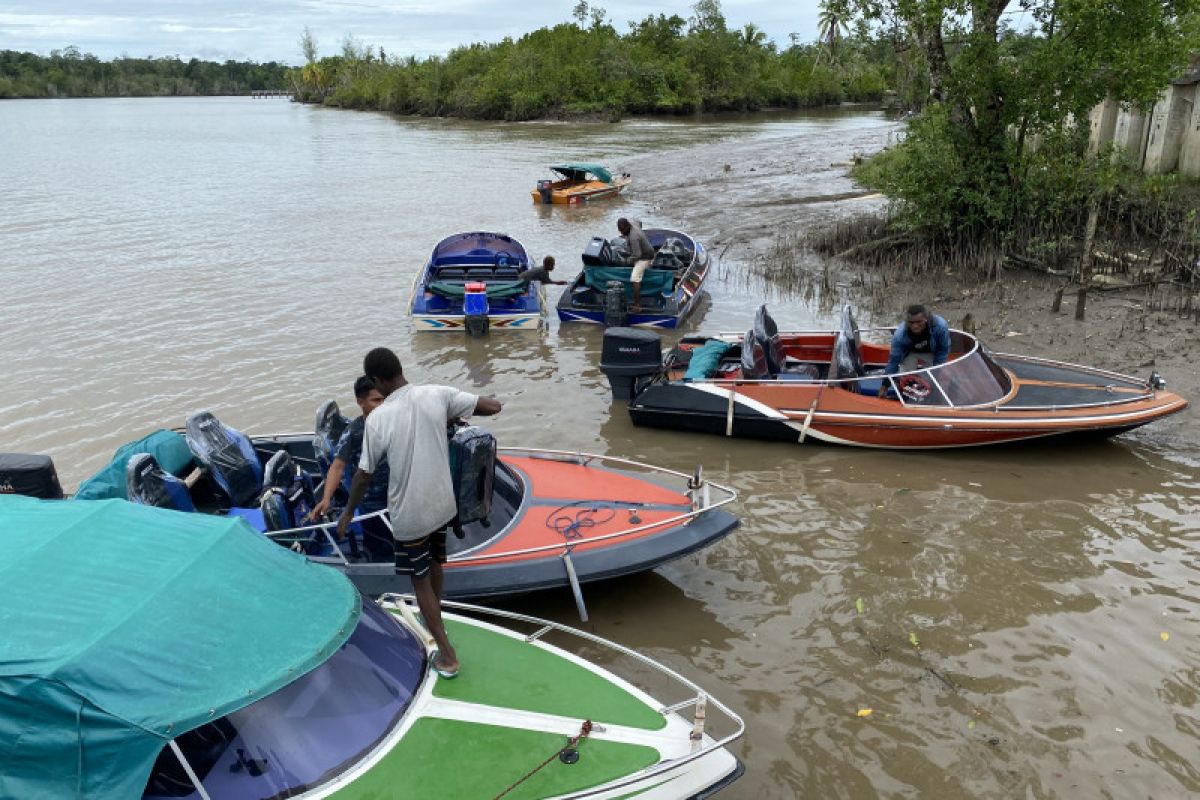 Suku Asmat gunakan speed boat untuk berkegiatan sehari-hari