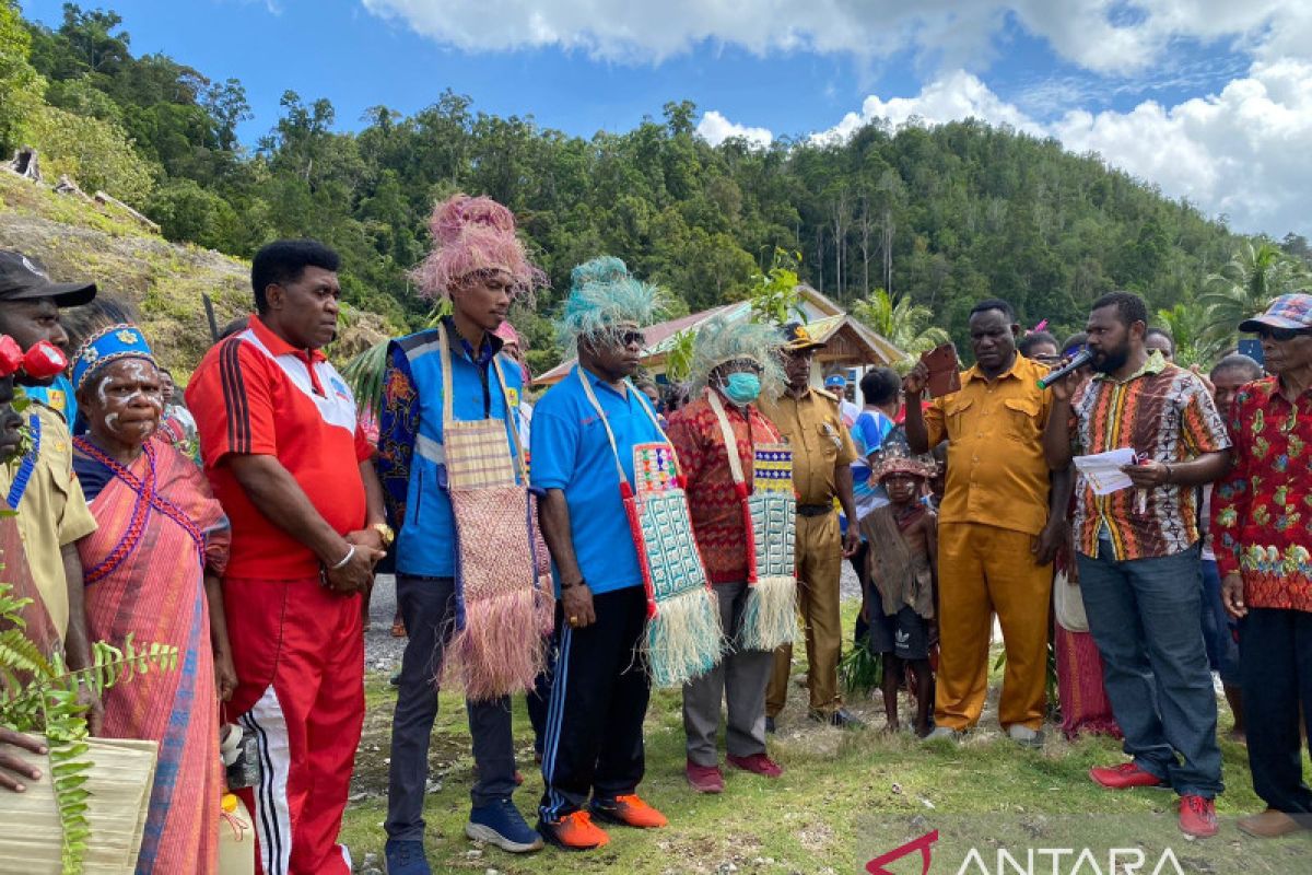 Warga Boldon Sorong nikmati penerangan listrik setelah menanti 24 tahun