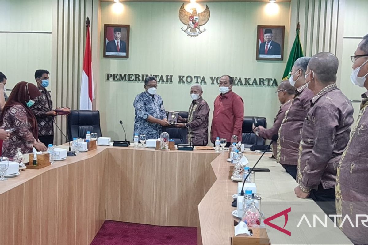 Camat se-Asahan studi tiru ke Yogyakarta