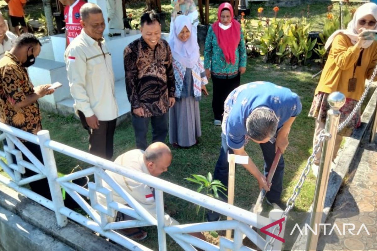 PLN Suluttenggo tanam pohon komitmen pulihkan ekosistem lingkungan