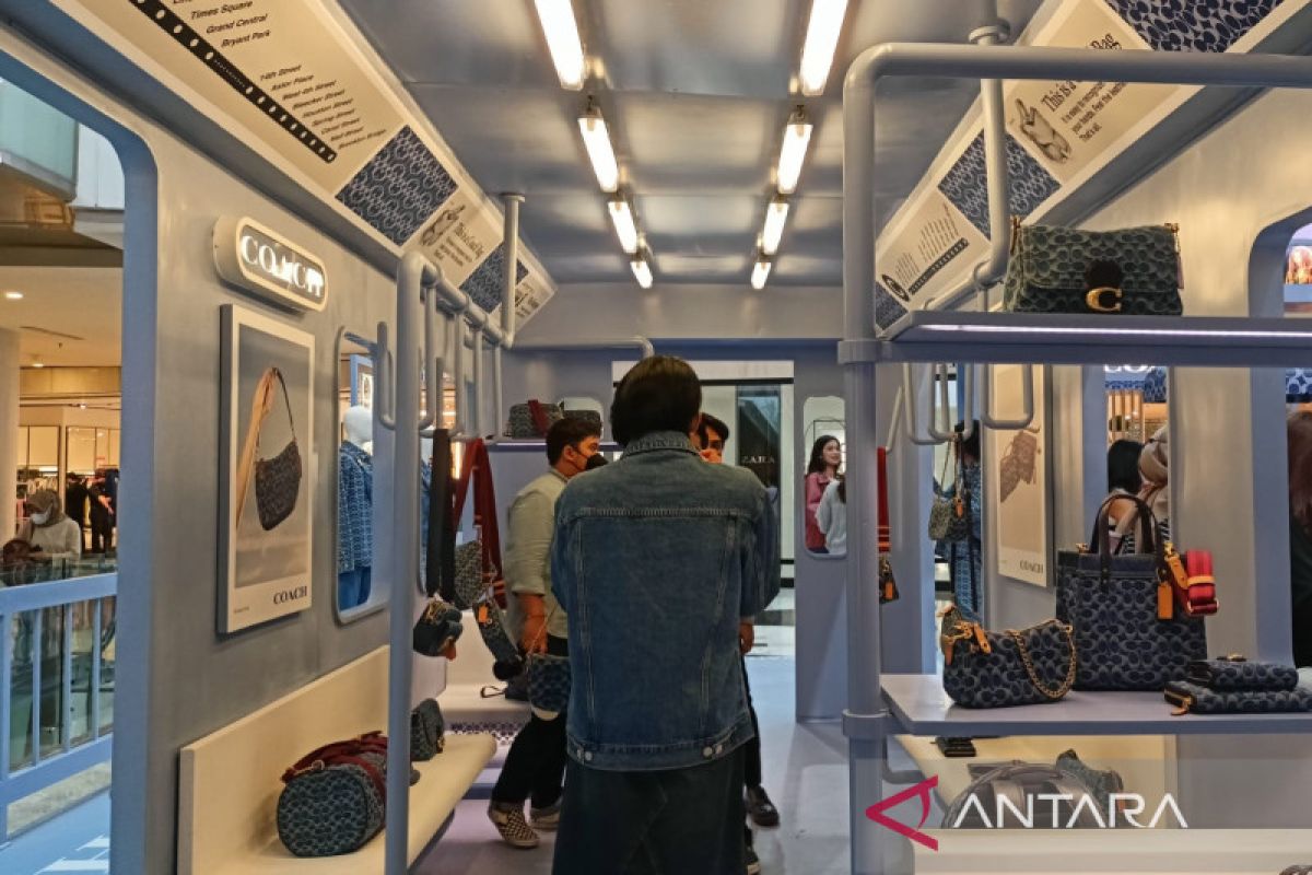 Coach kembali hadirkan 'pop-up store' bernuansa Subway New York