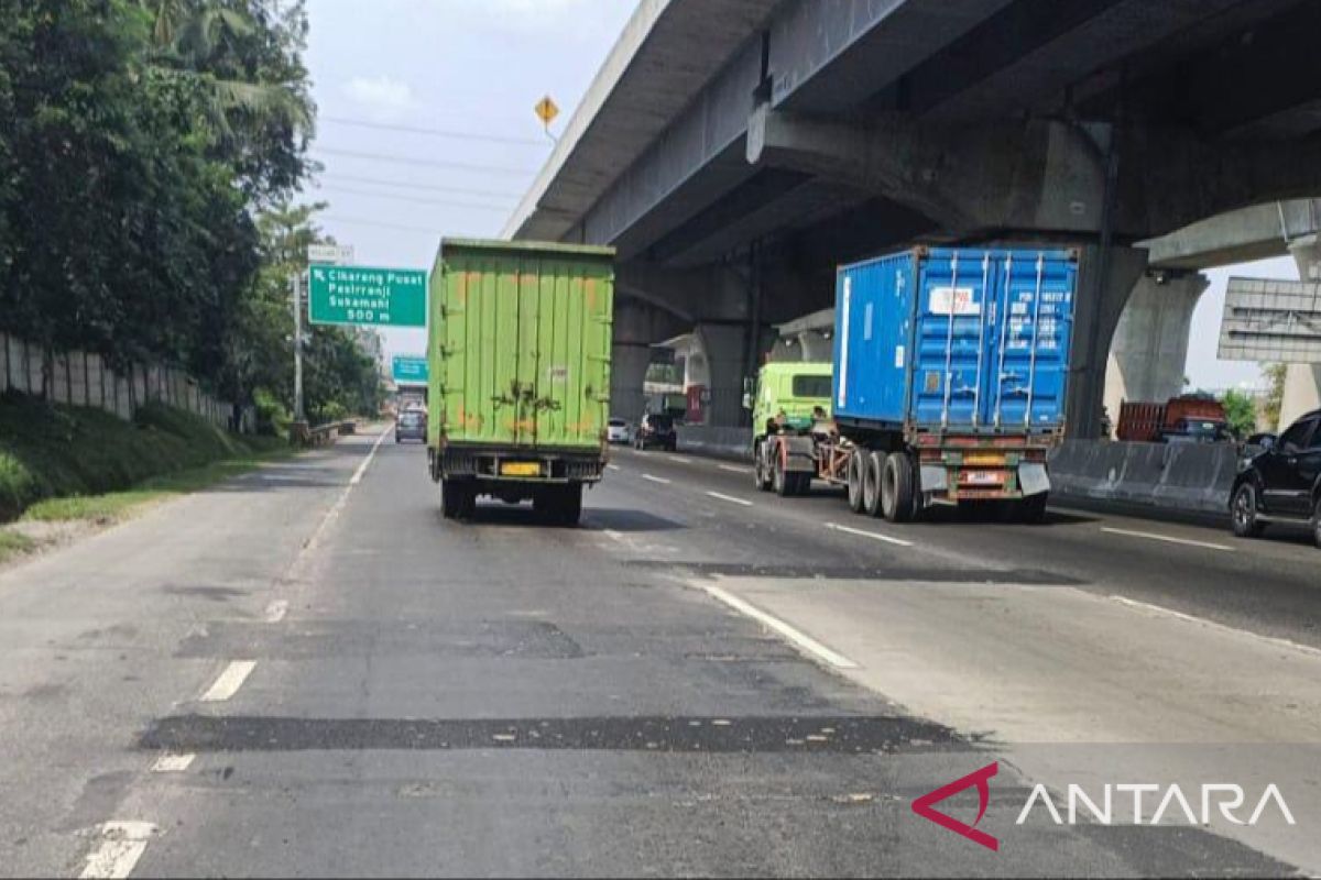 Jasa Marga perbaiki ruas jalan di dua titik Tol Jakarta-Cikampek