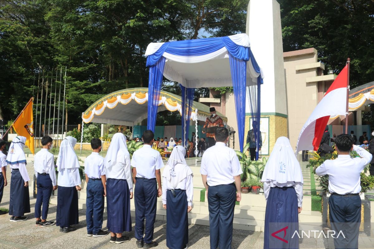 Dikbud  kukuhkan siswa SMP se HSS