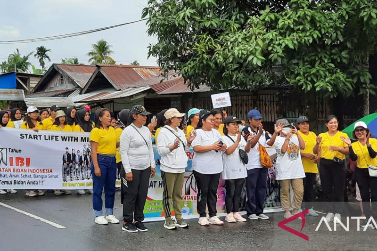 Bupati Mambor: Bidan berperan siapkan generasi berkualitas