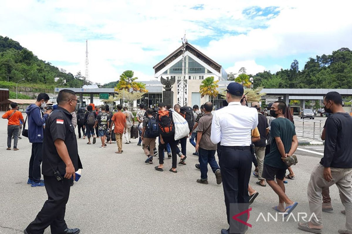 KJRI Kuching pulangkan 59 pekerja migran Indonesia dari Malaysia