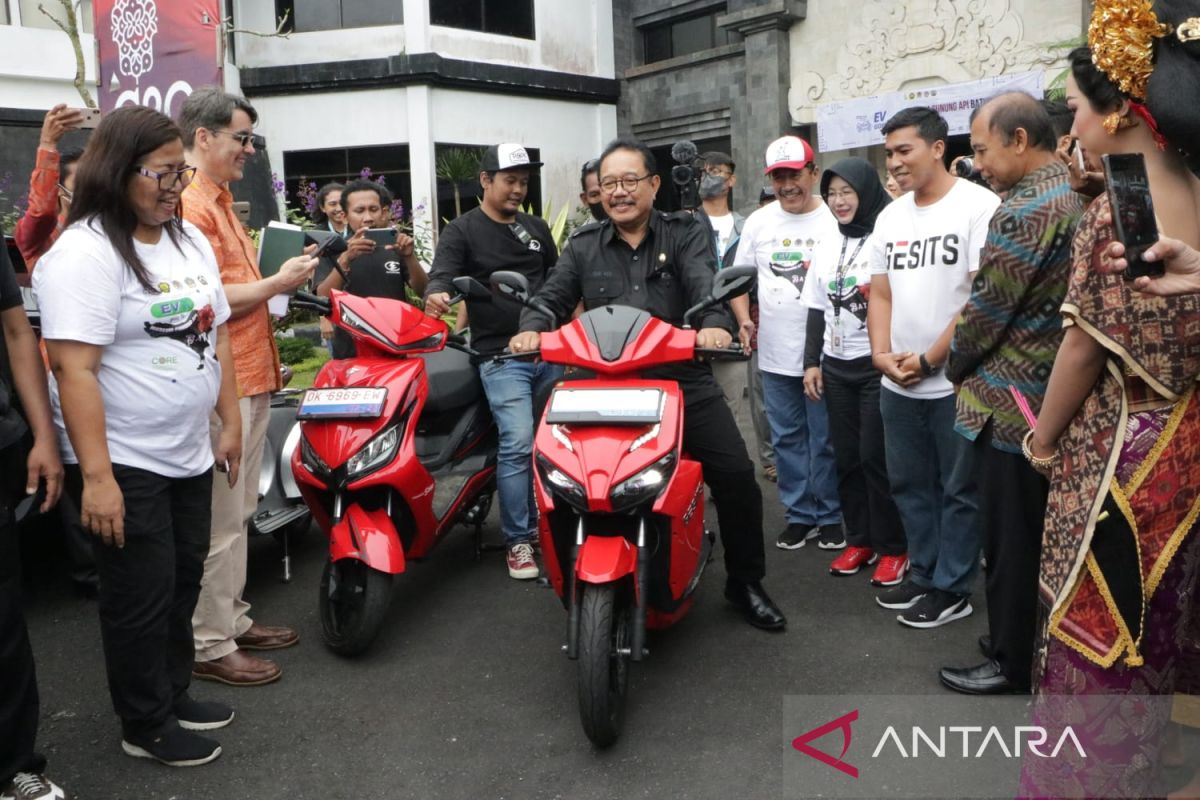 50 kendaraan listrik lakukan tur menuju Museum Gunung Api Batur