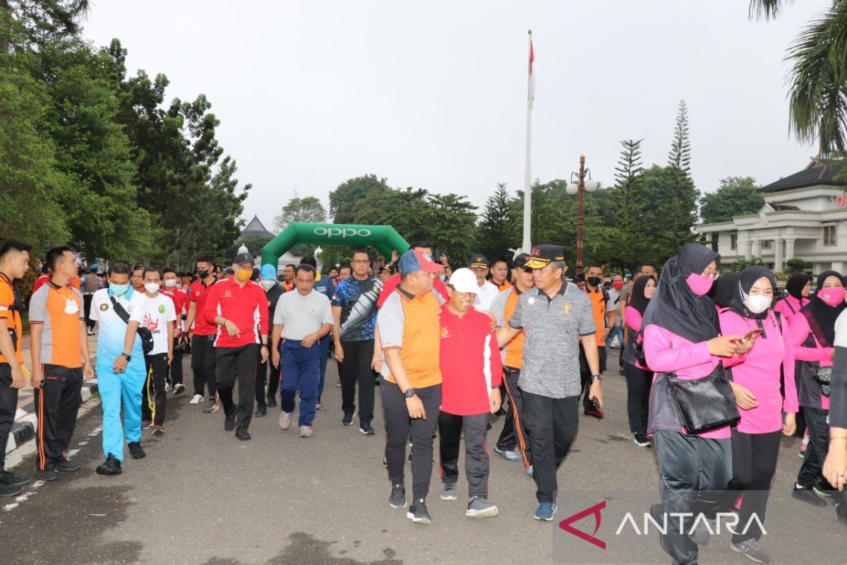 Semarak Hari Bhayangkara Polda Jambi melalui olahraga bersama