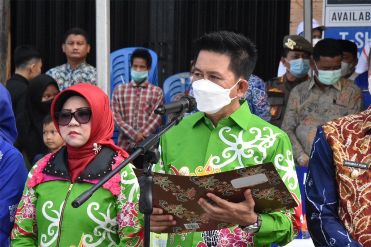 Pawai karnaval HUT ke-72 Barito Utara berlangsung meriah