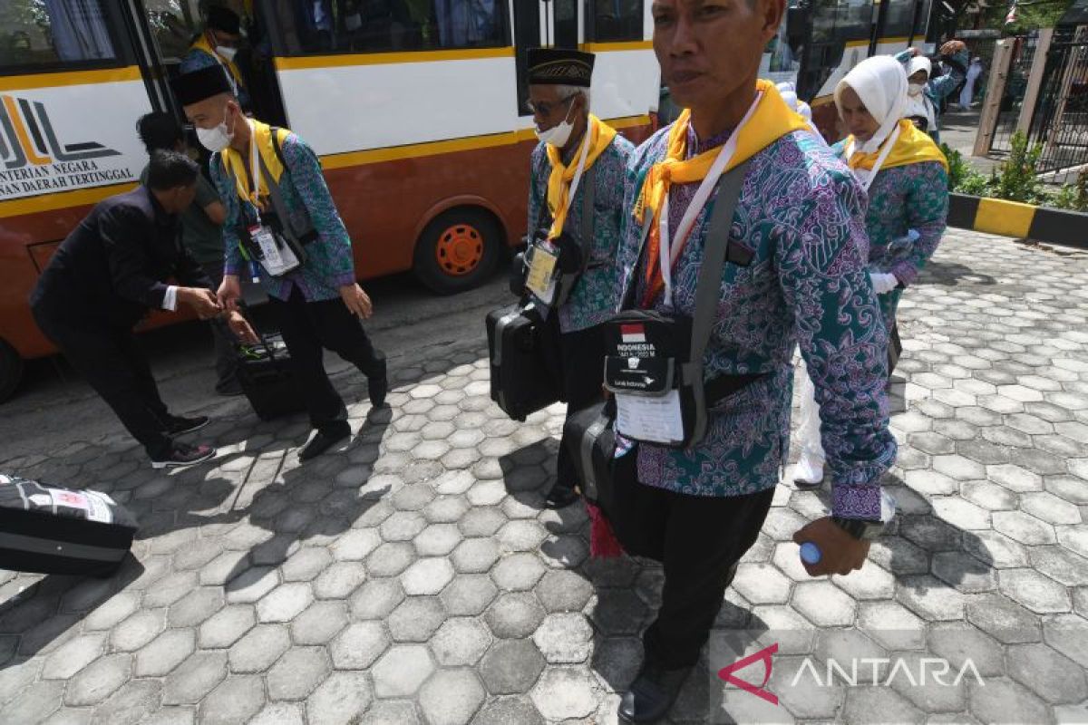 Dua calon haji Kloter 3 Sulteng  tertunda berangkat karena sakit