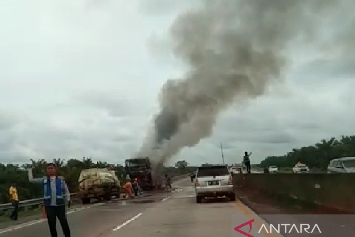 Bus Makmur terbakar di tol Medan-Tebing Tinggi, Polisi: Penyebab belum tahu