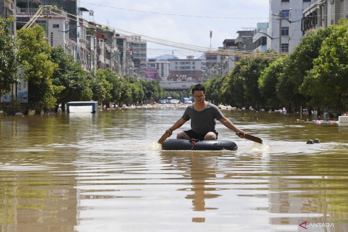 Tujuh warga meninggal akibat banjir bandang di kota wisata Pengzhou China