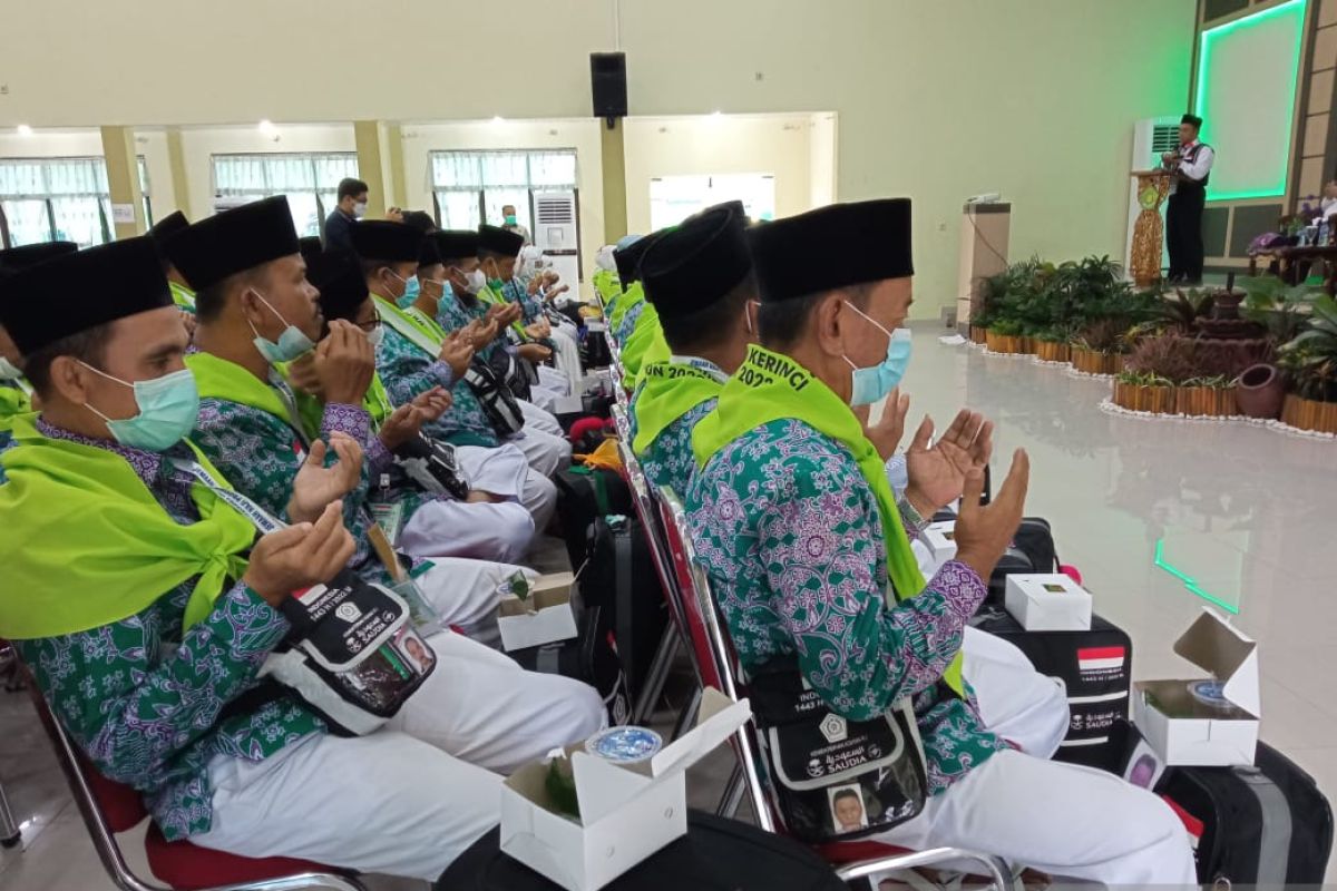 448 Jamaah calon haji Kloter 10 Embarkasi Batam masuk Asrama Haji Jambi