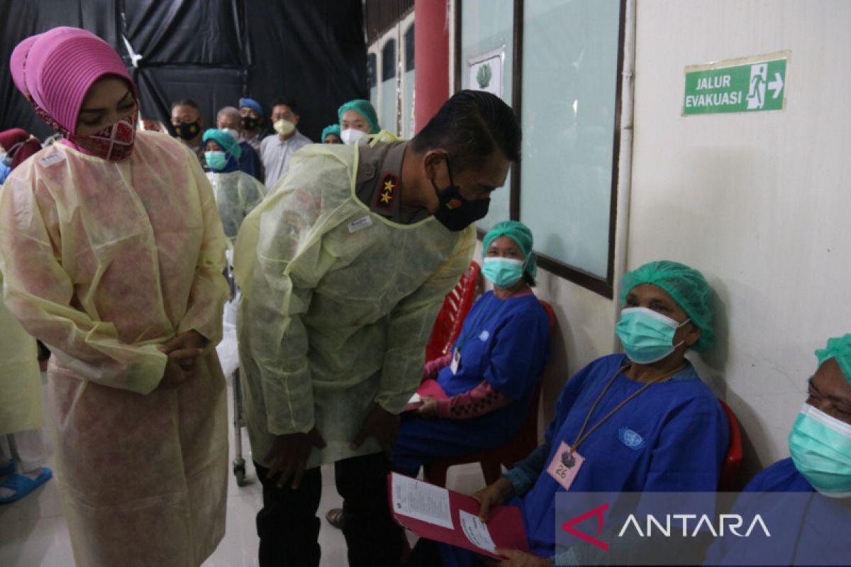 180 penderita katarak dan hernia di Sulteng  ikut operasi gratis