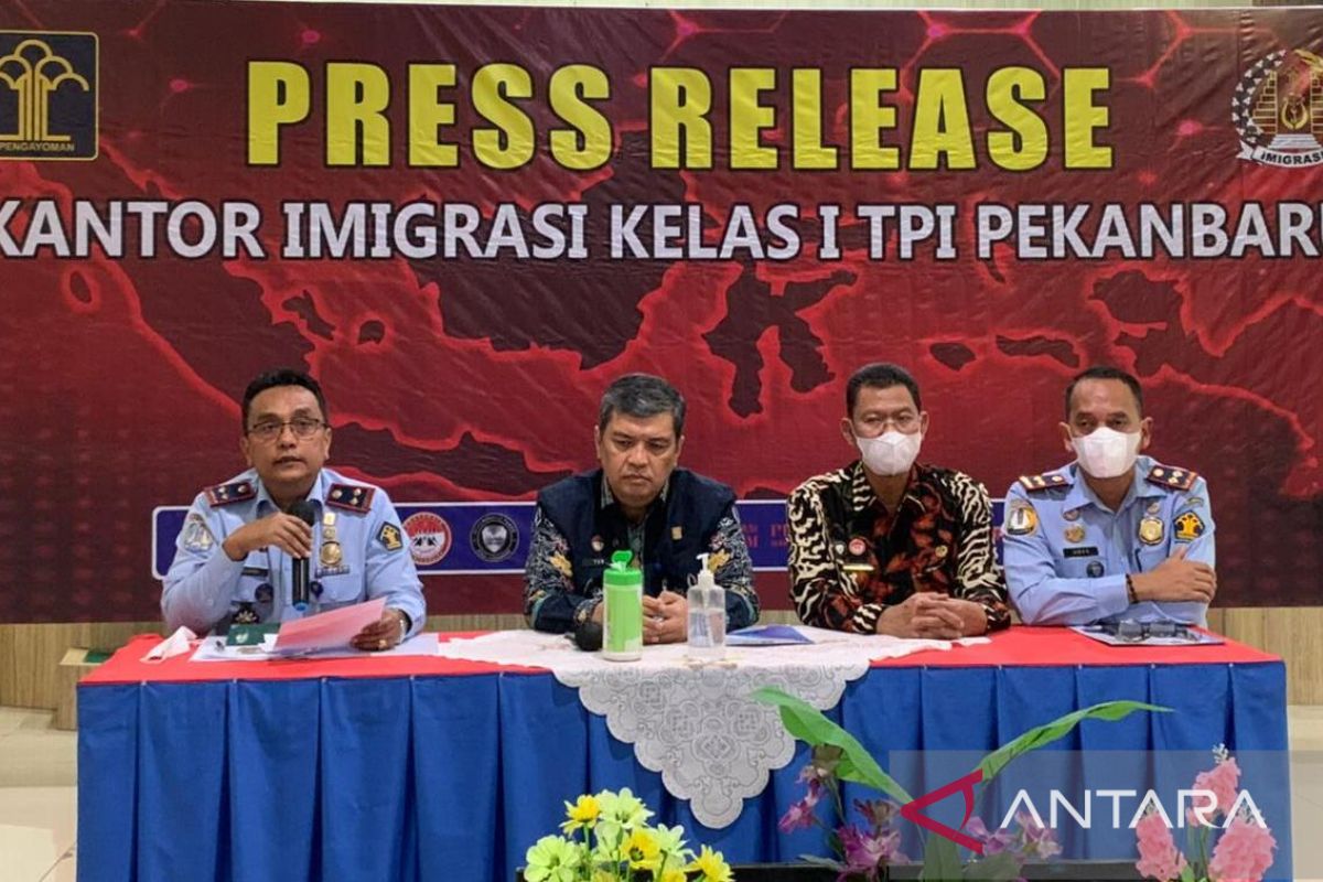 Imigrasi Pekanbaru segera deportasi warga Taiwan tak miliki izin dan diduga miliki buku nikah palsu