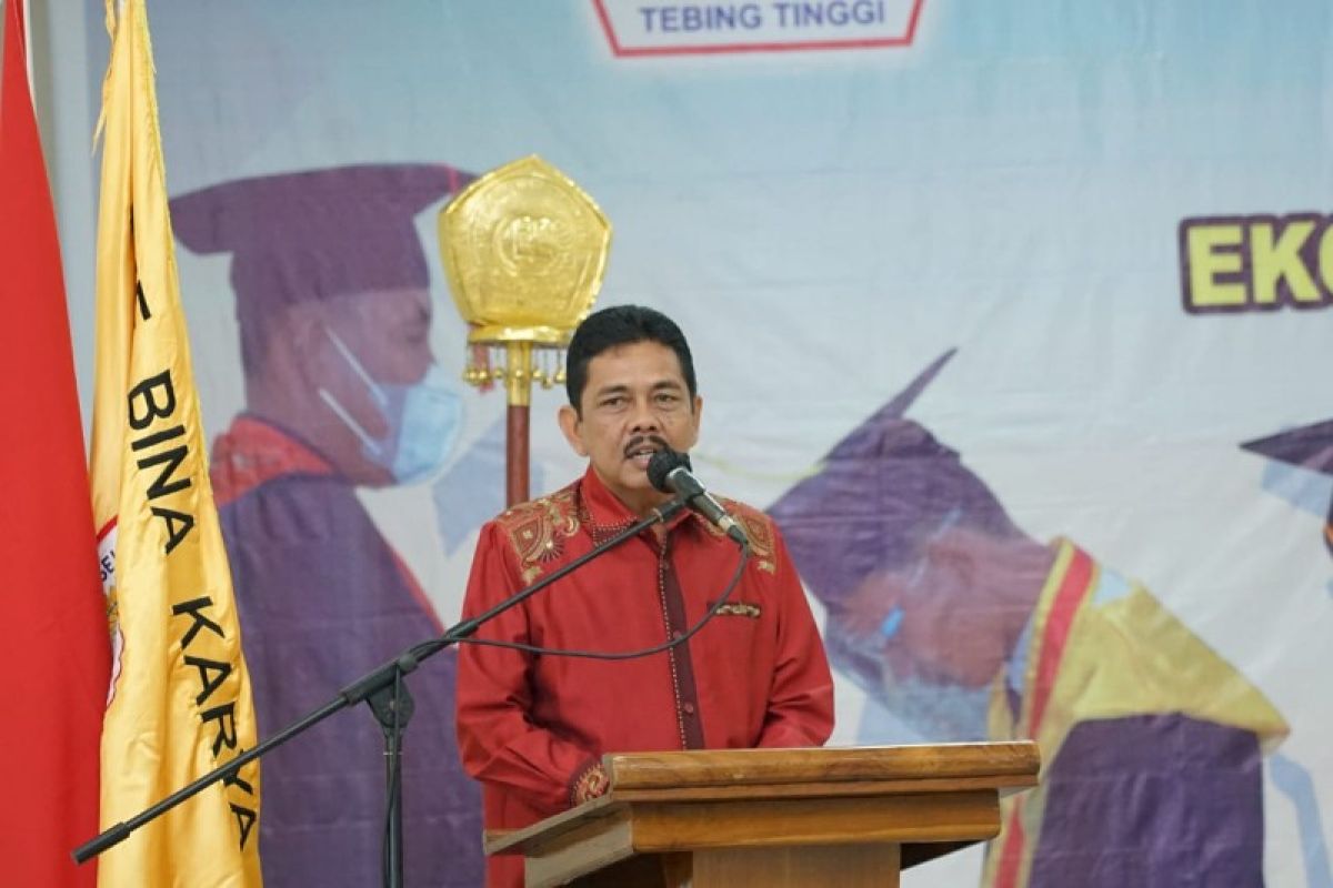 Pj. wali kota hadiri wisuda sarjana STIE Bina Karya Tebing Tinggi