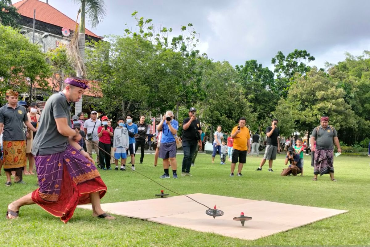 Sekaa Gangsing Desa Gobleg unjuk kemahiran di Jantra Tradisi Bali