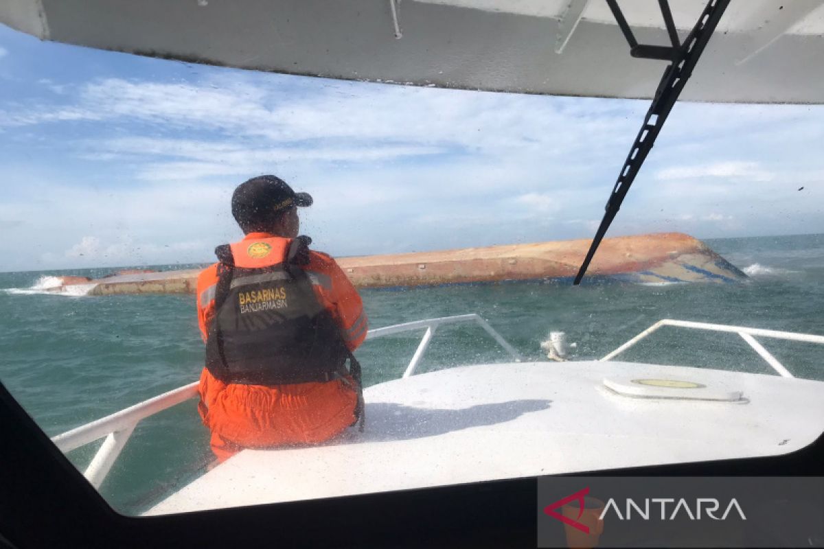 Basarnas lakukan pencarian enam kru LCT tenggelam di perairan Tanah Laut