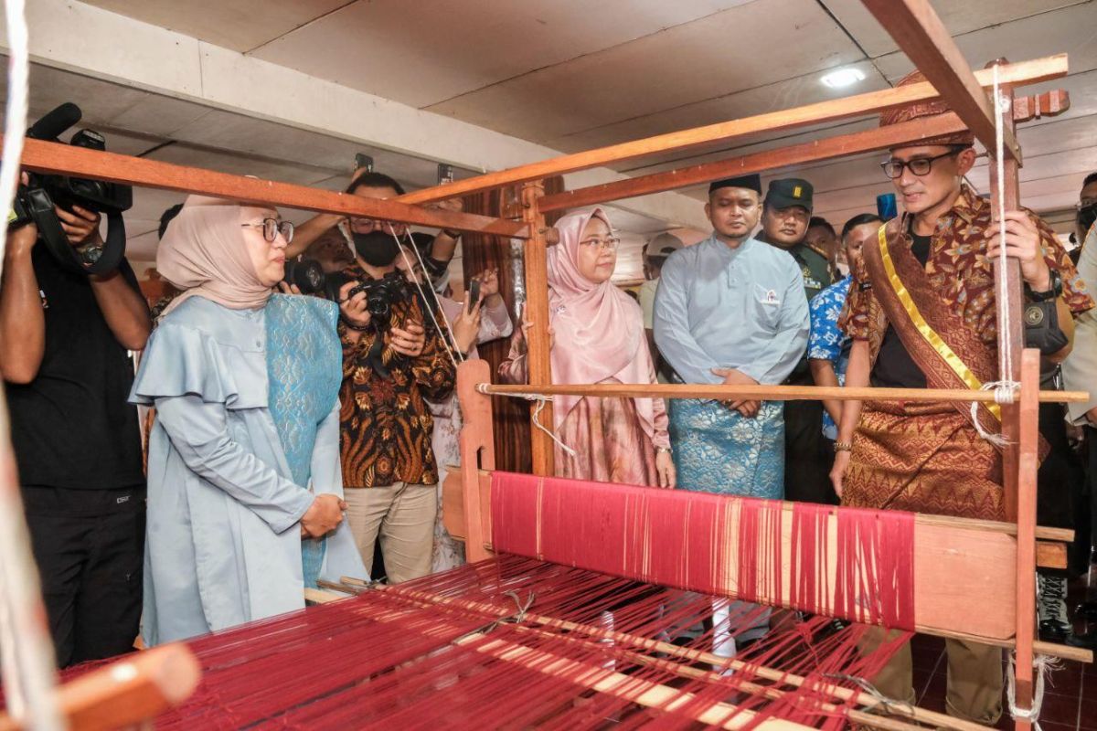 Sandiaga promosi rumah adat Tebing Tinggi "storynomics tourism"