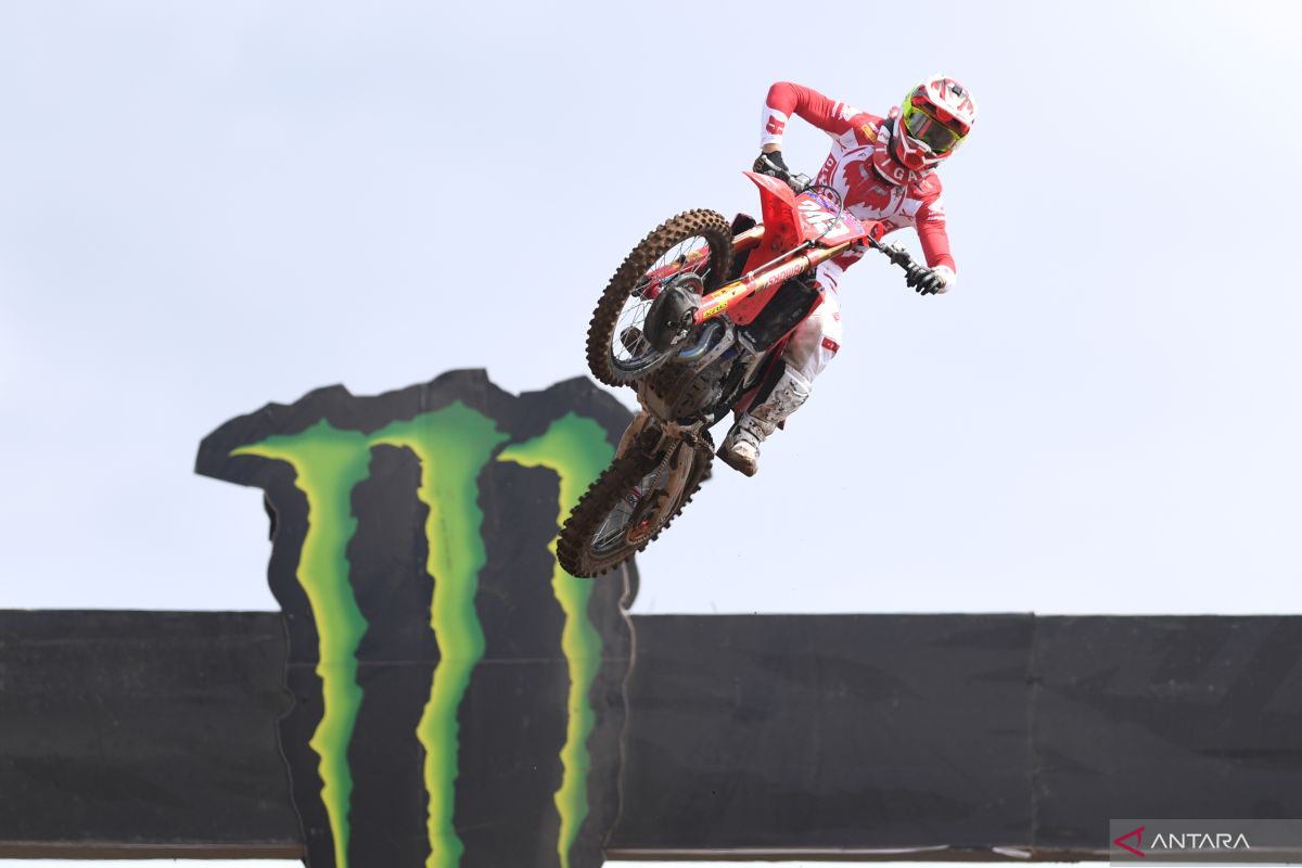 Tim Gajser terdepan pada race 1 seri MXGP Indonesia