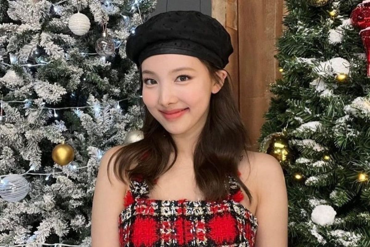 Nayeon TWICE sebut tak ada kata terlambat untuk debut solo