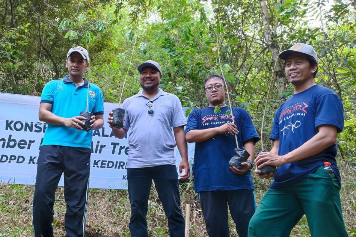 KNPI Kota Kediri tanam 1.000 pohon di kawasan Sumber Tretes